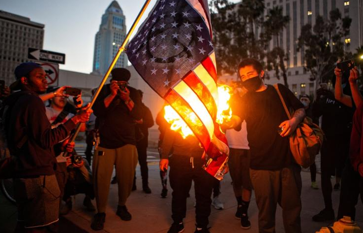 竞技宝app下载-美国传来爆炸性丑闻！特朗普最担心的事情发生了，这下脸丢尽了