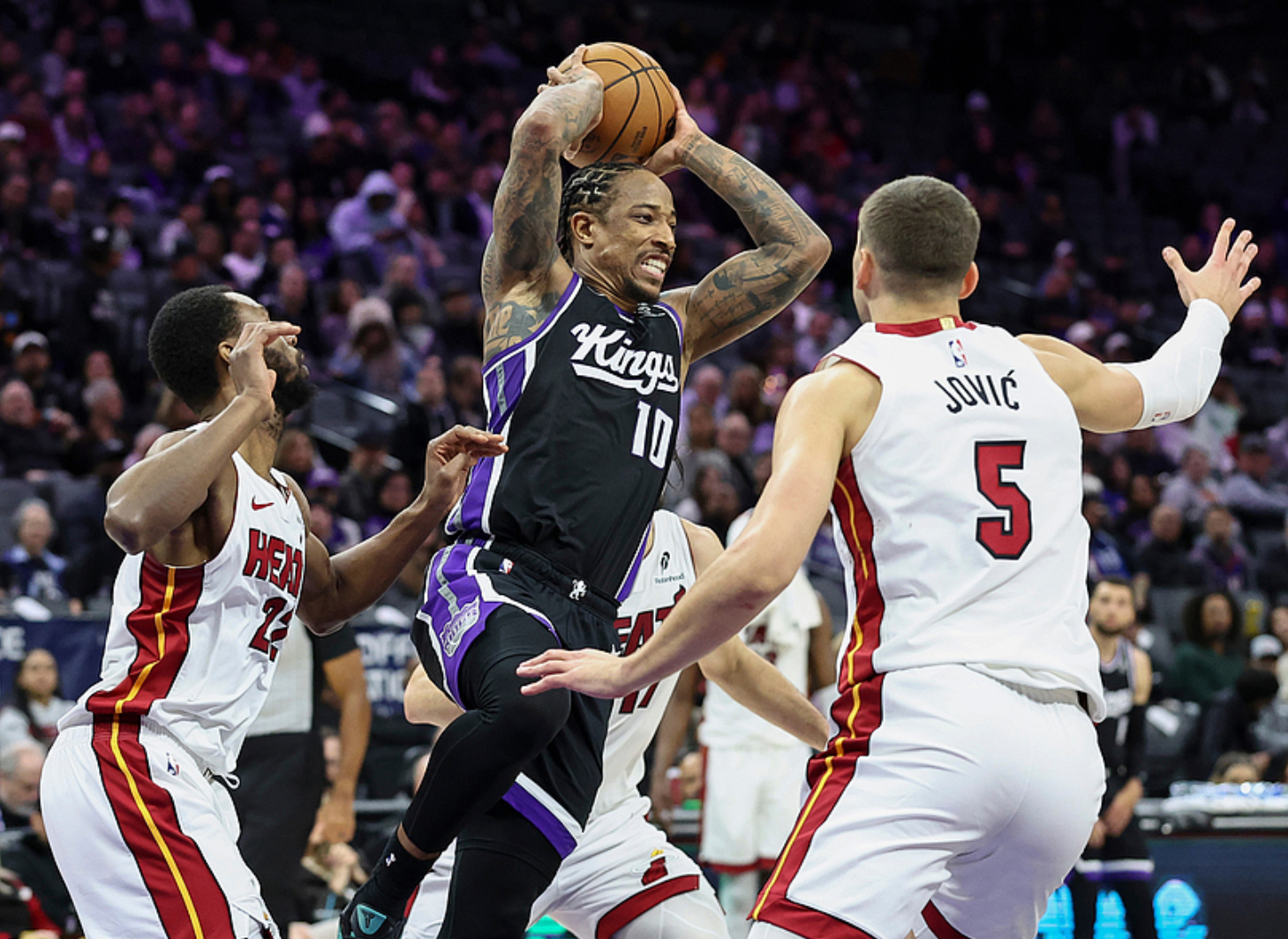 竞技宝-西部排名又乱了：快船爆冷惨败，火箭高歌猛进，4队排名互换